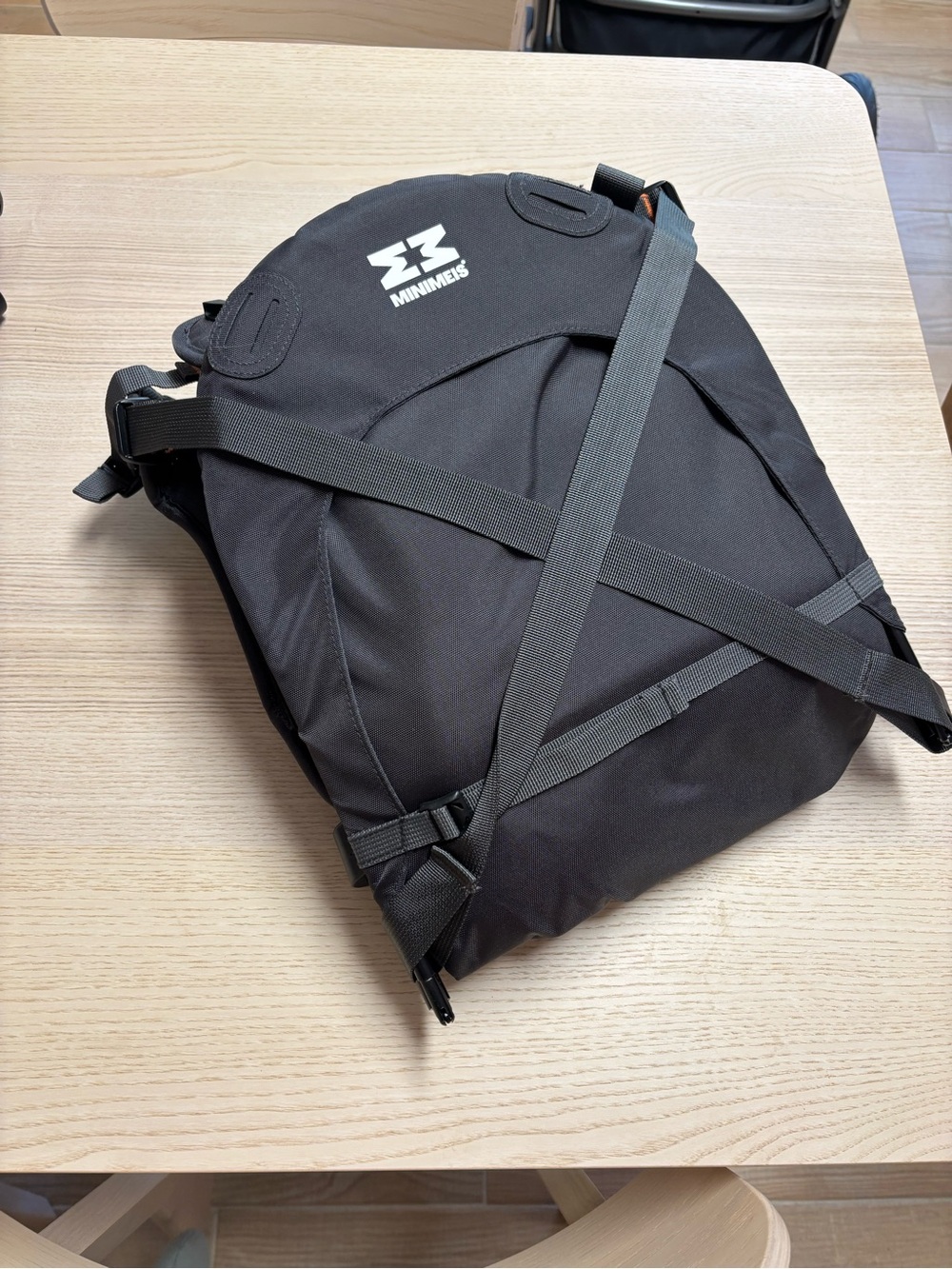 Black minimeis shoulder carrier